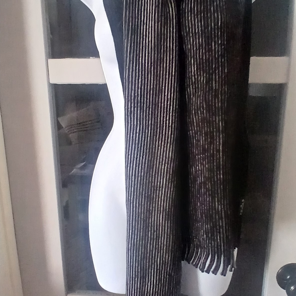 OEKO- TEX Standard 100 Unisex Scarf. 50% Wool, 50% Acrylic.    NWT